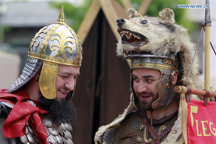 ChinaDaily's tweet photo. Members of various historic organizations presented imitation and original uniforms on the open day of Romania's National Military #Museum. (Photo: Xinhua) #AncientArmy https://t.co/0c9eIMfRl7