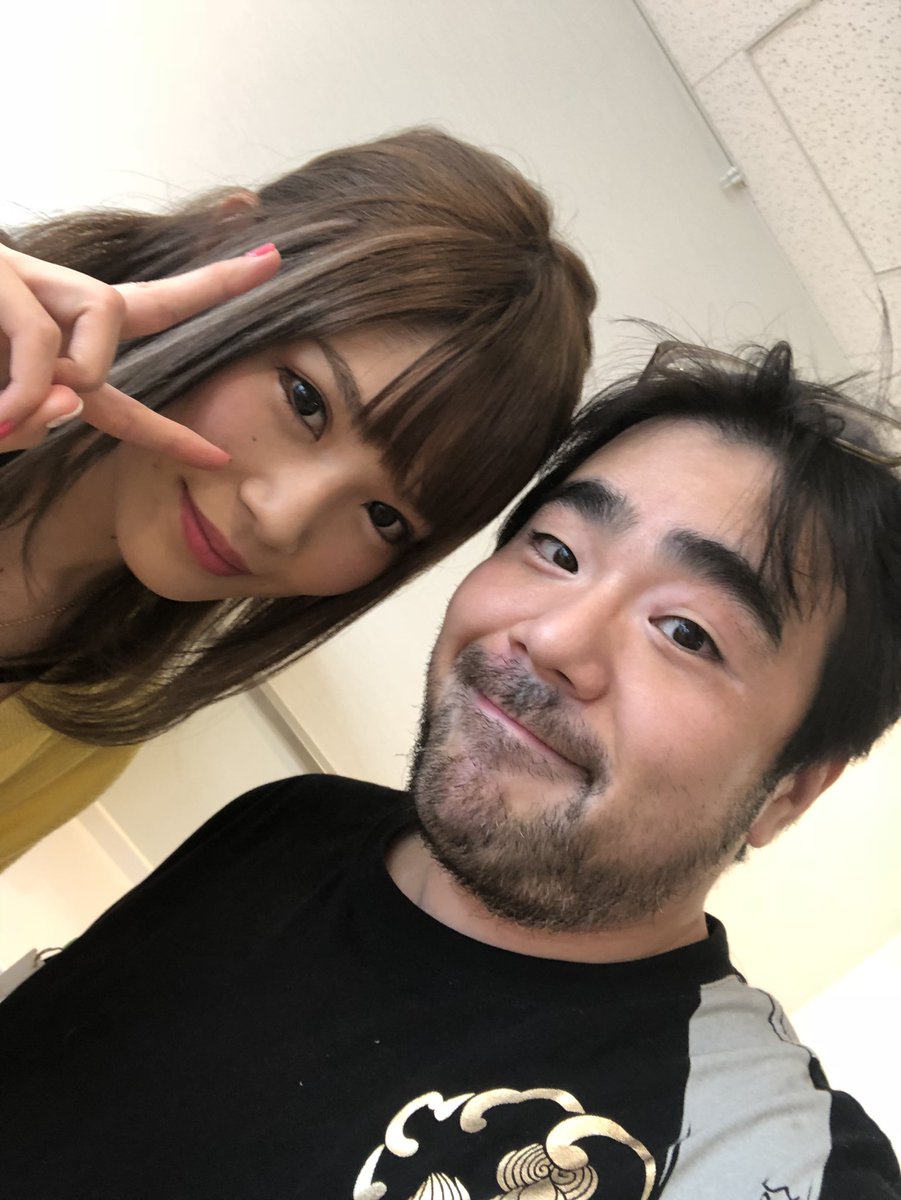 よっさん 黒之 つばにゃんと つばにゃんリスナーさんと まーちゃんと なつなつさん が お見舞いにきてくれました いっぱいお見舞いの品を頂きました つばにゃんが忙しくてすぐに帰ってしまったけど このお礼は必ず つばにゃんごめんね 頑張って