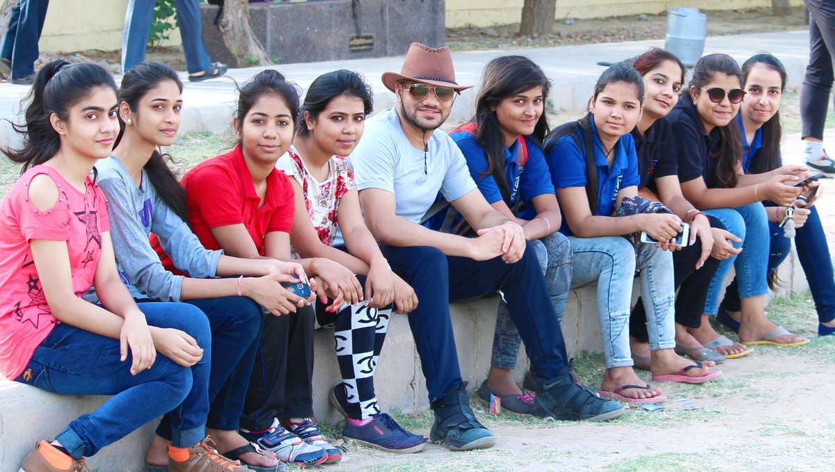 wazid__'s tweet photo. #iconnectSoft #afterOffice #cricketMatch #cricketFever #iconnectKota #hotMorning #goodDay #GoodPeople #goodFun #SundayFun #canonPost #canonDslr https://t.co/Euf3eDEpin