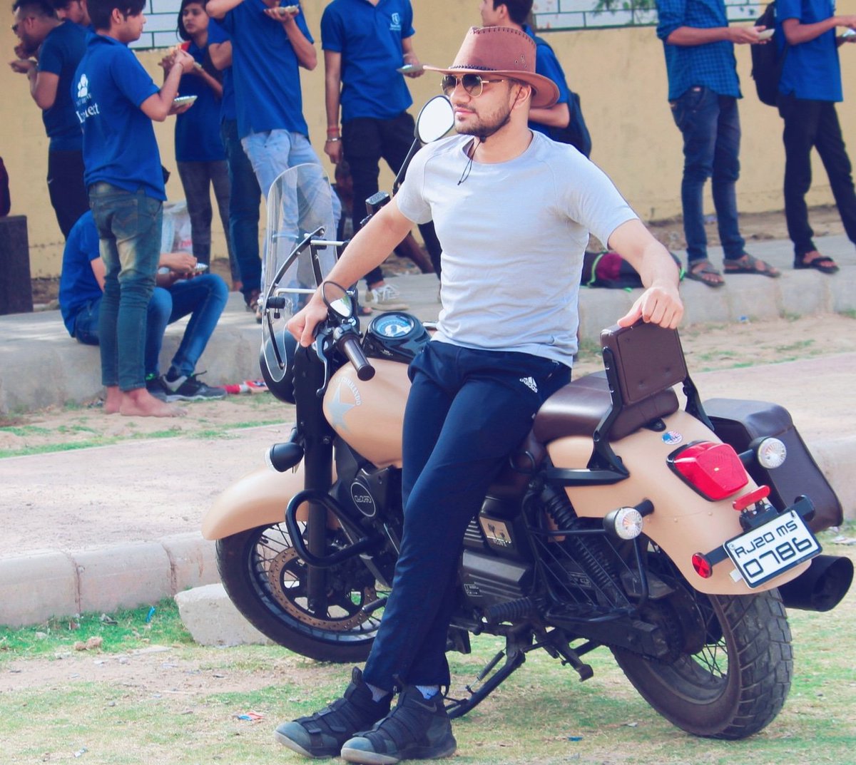 wazid__'s tweet photo. #sundayFun #hotMorning #goodDay #itsMyBike #umGlobal #UnitedMotors #renegadeCommando #commandoMojave #bikingLove #loveToride #RidingFun https://t.co/5OrpYRepgl