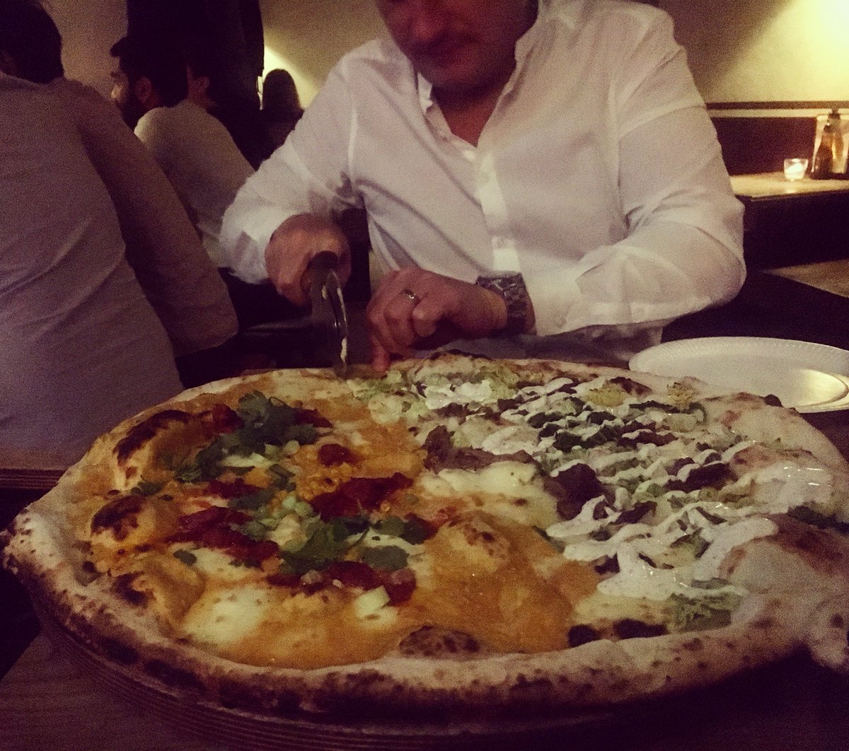 Beyond amazing Pizza at @homesliceLDN, Husband left in for scale 🍕 #Pizza #Husband #LondonDining #HomeSlice #LDN #HalfandHalf #GiantPizza #QualityAndQuantity