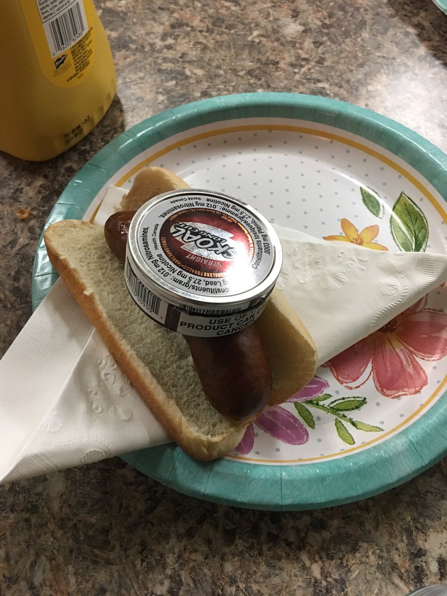 TicTaylor's tweet photo. Poor meal anyways https://t.co/8gop00qNm0
