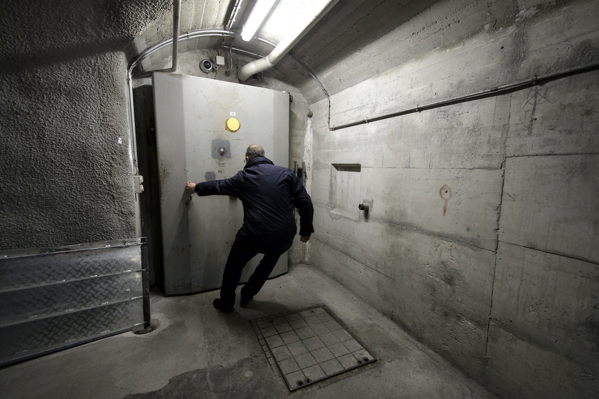 business's tweet photo. The wealthy are hoarding $10 billion of Bitcoin in bunkers https://t.co/YwxGfkELxT https://t.co/xsgCkVbXAO