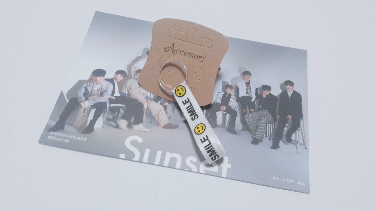 wooju_shop's tweet photo. 🌙체인지업 스마일🌙

세븐틴 리더즈 유닛곡이자 박수 수록곡인 체인지업 MV에서 호시님이 끼신 귀걸이 입니다❣

₩5,000[한쪽기준, 배송비별도]
(우편 500, 등기 1000, 택배 4000) https://t.co/Lu90tahe9b