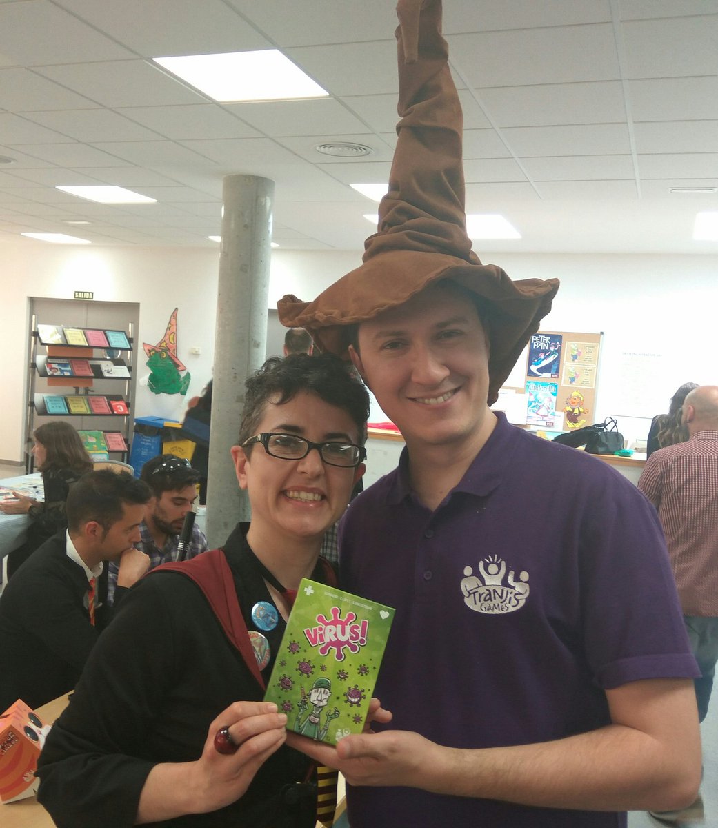 refuerzodiver's tweet photo. Mira @PequeRinconJdM este finde no sólo h jugado , sino tb desvirtualizando a Domingo, creador de #Virus y a Manu Palau, creador de #Spoilers e #Iconicus ...
Felicidad plena 💜💛💚💙
Gracias @JornadaJGA #JGA18 https://t.co/8rafUaNAOr