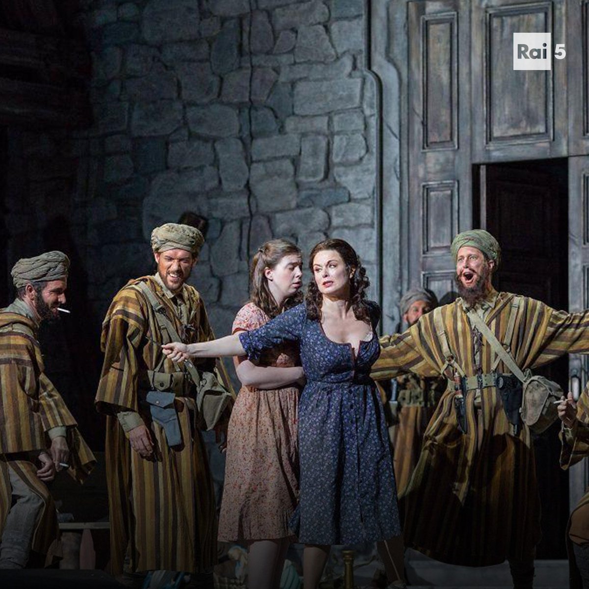 raicinque's tweet photo. Alle 10.10 il 2° appuntamento con il ciclo di opere di autori del secondo Novecento: #LaCiociara di #MarcoTutino, diretta da @giuseppefinzi.
Basata sul capolavoro di #AlbertoMoravia, l'opera è recentemente andata in scena in prima europea al @teatro_lirico di Cagliari. https://t.co/MOSA2wNA0P