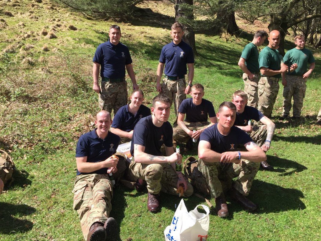 3_SCOTS's tweet photo. RST NE doing the hackle proud yesterday on the #CommandoSpeedMarch. The pictures with smiles were taken just before Sgt Wedgwood informed them they’re now in training for the #PARA10. #ThisIsBelonging #SCOTS #JockStrong @The_SCOTS @ArmyScotland @Fighting51st @3SCOTS_CO https://t.co/Sfn0Sum16l