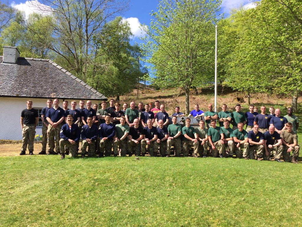 3_SCOTS's tweet photo. RST NE doing the hackle proud yesterday on the #CommandoSpeedMarch. The pictures with smiles were taken just before Sgt Wedgwood informed them they’re now in training for the #PARA10. #ThisIsBelonging #SCOTS #JockStrong @The_SCOTS @ArmyScotland @Fighting51st @3SCOTS_CO https://t.co/Sfn0Sum16l
