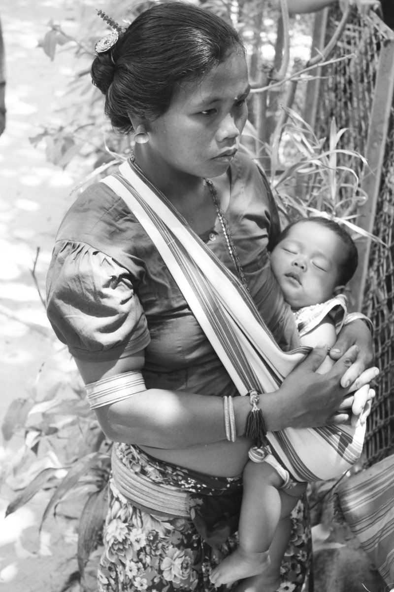 কথাটি ছোট্ট অতি কিন্তু যেন ভাই, ইহার চেয়ে নামযে মধুর ত্রিভুবনে নাই। 
বিশ্ব মা দিবসে বাংলাদেশের সব মায়ের প্রতি শ্রদ্ধাঞ্জলি।
লামা বান্দারবান
ক্যানন  ১৩০০ডি
13-05-18