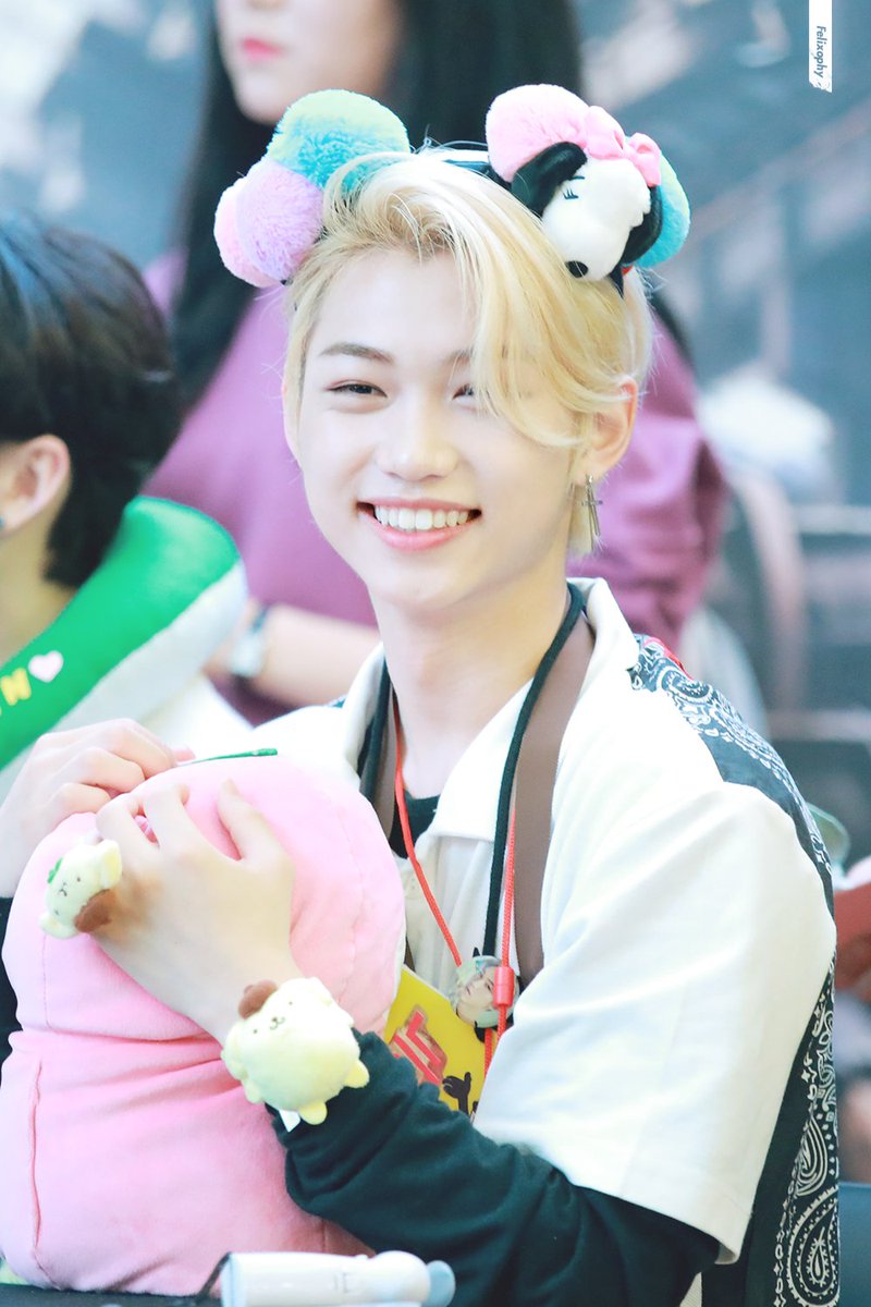 felixophy's tweet photo. 아기고양이,,,아기토끼,,,🐰😭🐱

#straykids #스트레이키즈 #felix #필릭스 https://t.co/RtWbyeNNER
