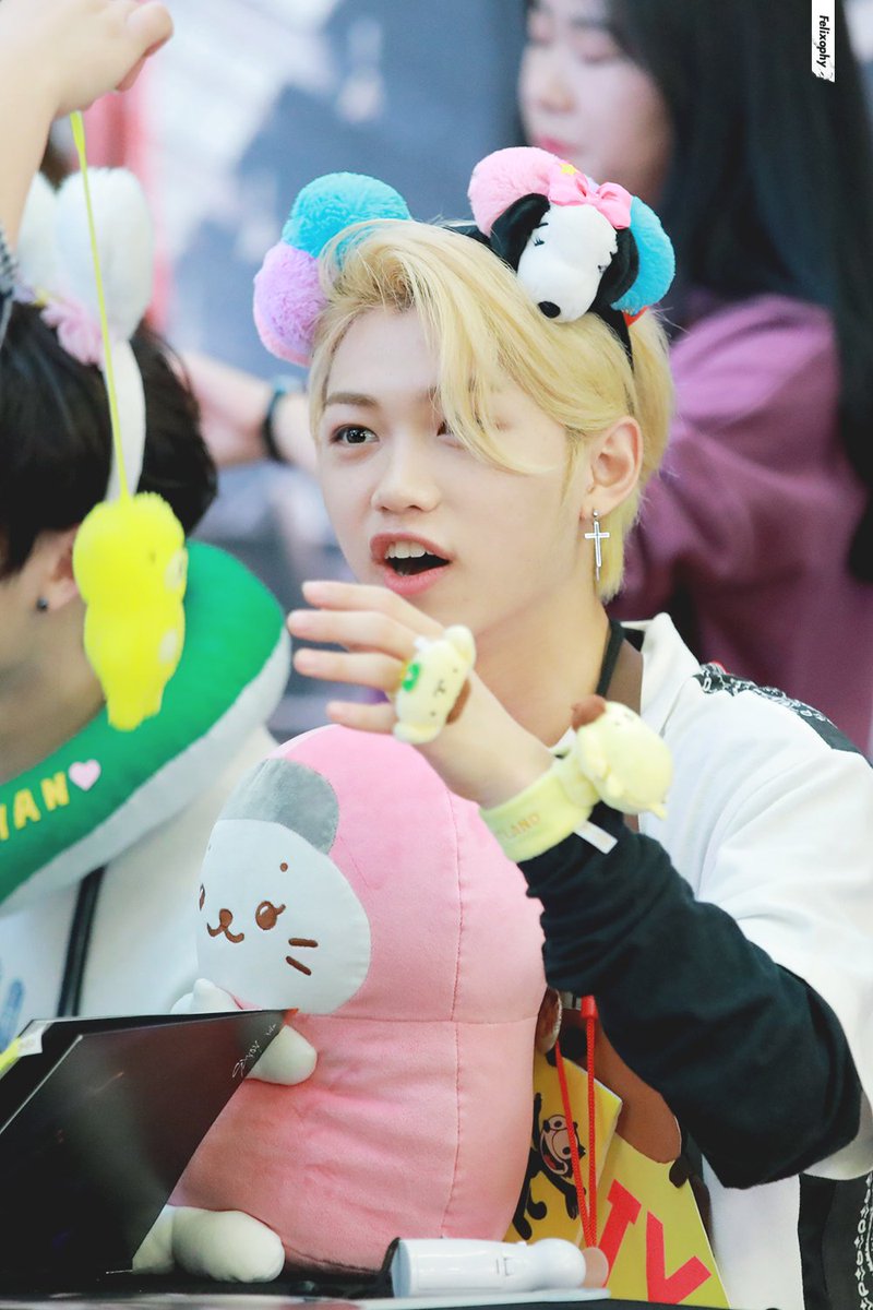 felixophy's tweet photo. 아기고양이,,,아기토끼,,,🐰😭🐱

#straykids #스트레이키즈 #felix #필릭스 https://t.co/RtWbyeNNER