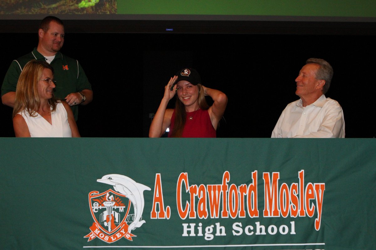 ellagrace412's tweet photo. Words can not express just how thankful and excited I am for the opportunity to run with Florida State University next year. A big thank you to everyone who made my signing so special. Go Noles!! 💛❤️ https://t.co/Chaz1jyQYL