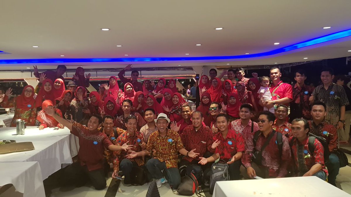 ipphoright's tweet photo. Alhamdulillah, walaupun ilmu yang saya berikan cuma sedikit, tapi mereka menerapkannya dengan sungguh-sungguh. Berhasil juga jadinya. Saya menyebutnya, mitra-mitra istimewa. Berprestasi. 

Terus, mereka yang berprestasi ini saya ajak jalan-jalan. 

#Bermitra https://t.co/ORzSx8yOaK