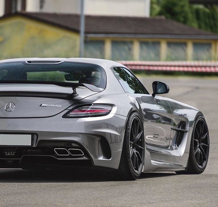 OreBobby's tweet photo. Mercedes SLS AMG Black Edition https://t.co/XizHwVgSmS