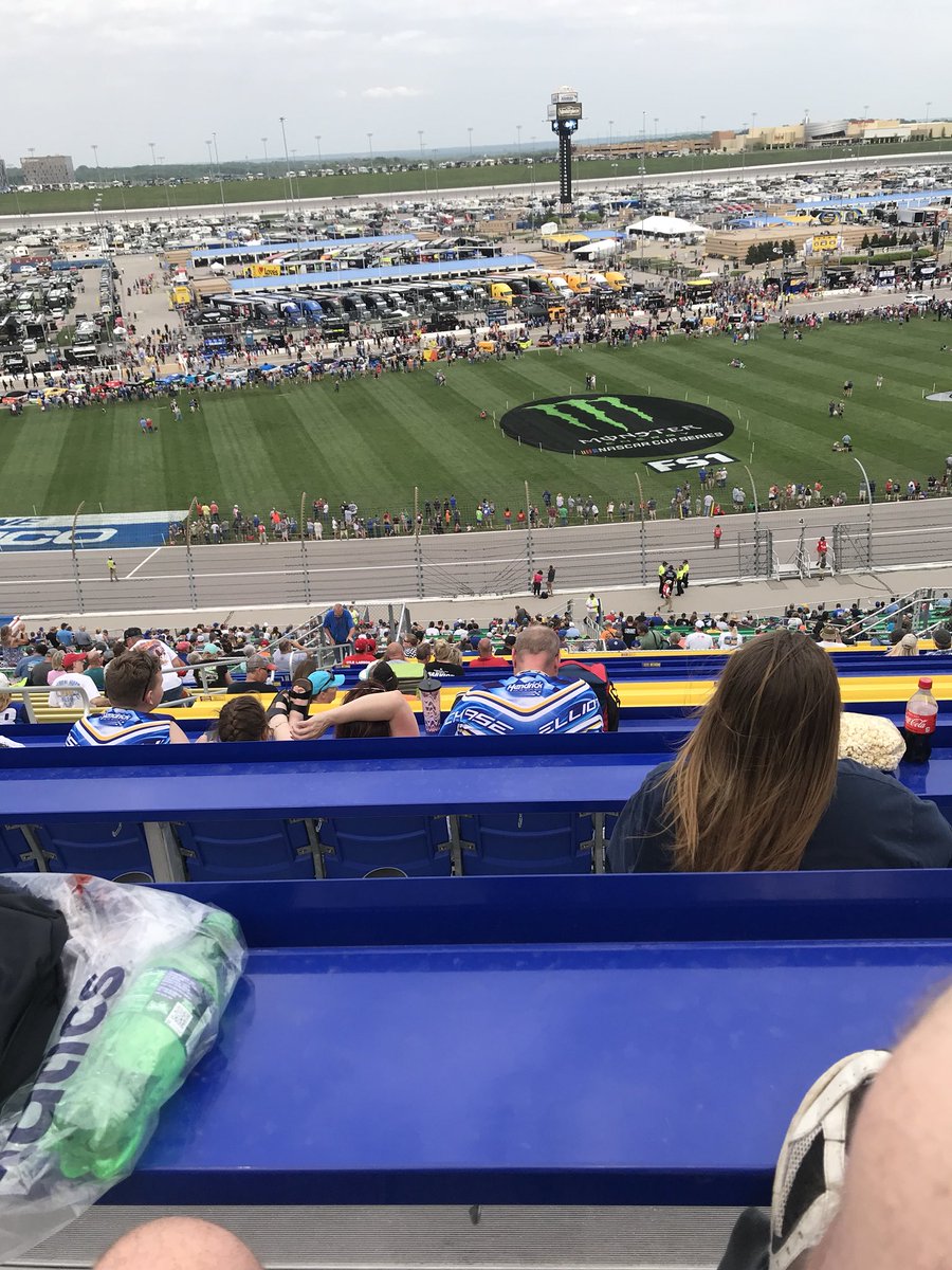 DonnavonIsaac's tweet photo. The new drink bars were great @kansasspeedway 👍 https://t.co/2t1YnHYnyu