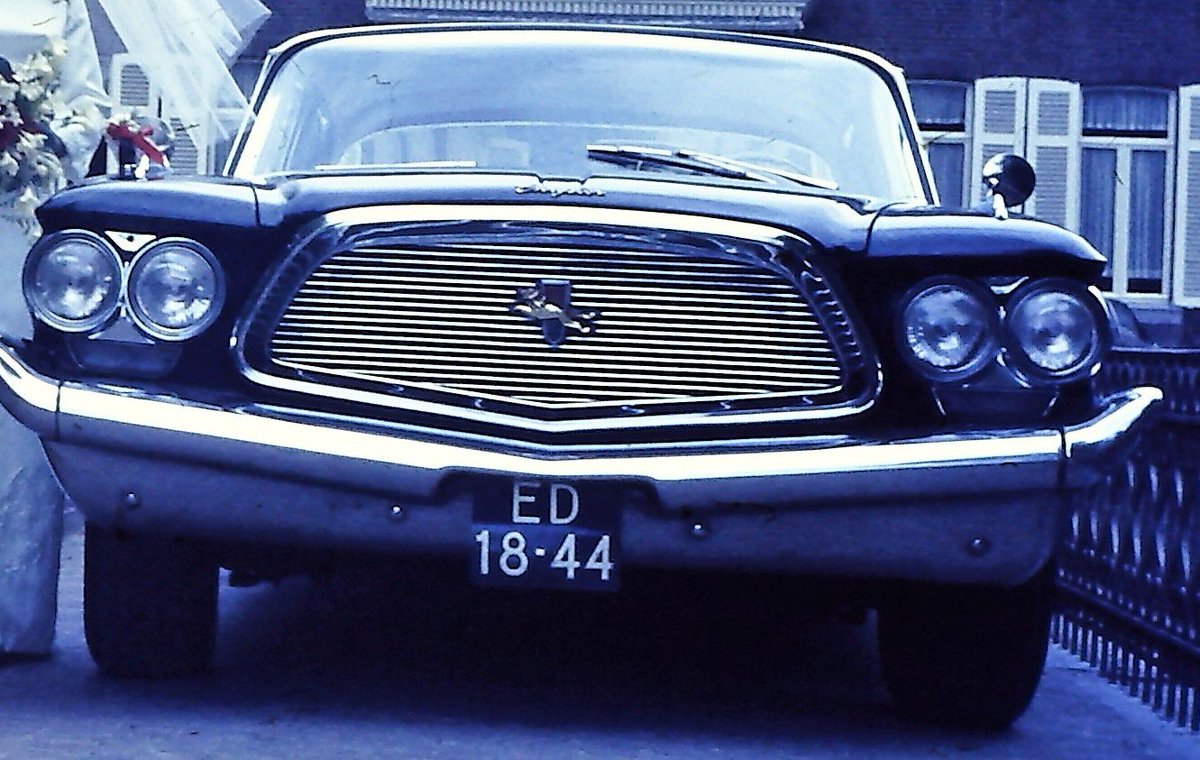 Raykesjeng's tweet photo. #classiccars I'm looking for the brand and type of the car in the picture. The photo is taken on May 18 1968. Who can help me? https://t.co/tScLbeReaC