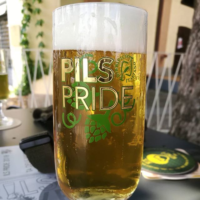beppesan's tweet photo. #pilspride si inizia con La Busona. #birraiolo https://t.co/Gtbg2I6U09 https://t.co/EhNsctmsun