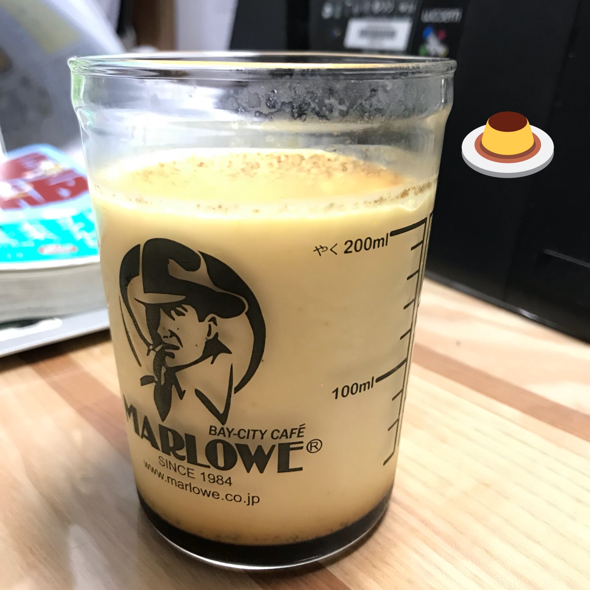 うえたに夫婦 葉山名物 マーロウのプリン 容器にビーカーのようなメモリが入っているというのも有名 だったとうる覚えでしたが 今日初めて実物見ました 人気no 1のプリンはハリオ カスタードプリンはイワキ製だった おおお マーロウプリン