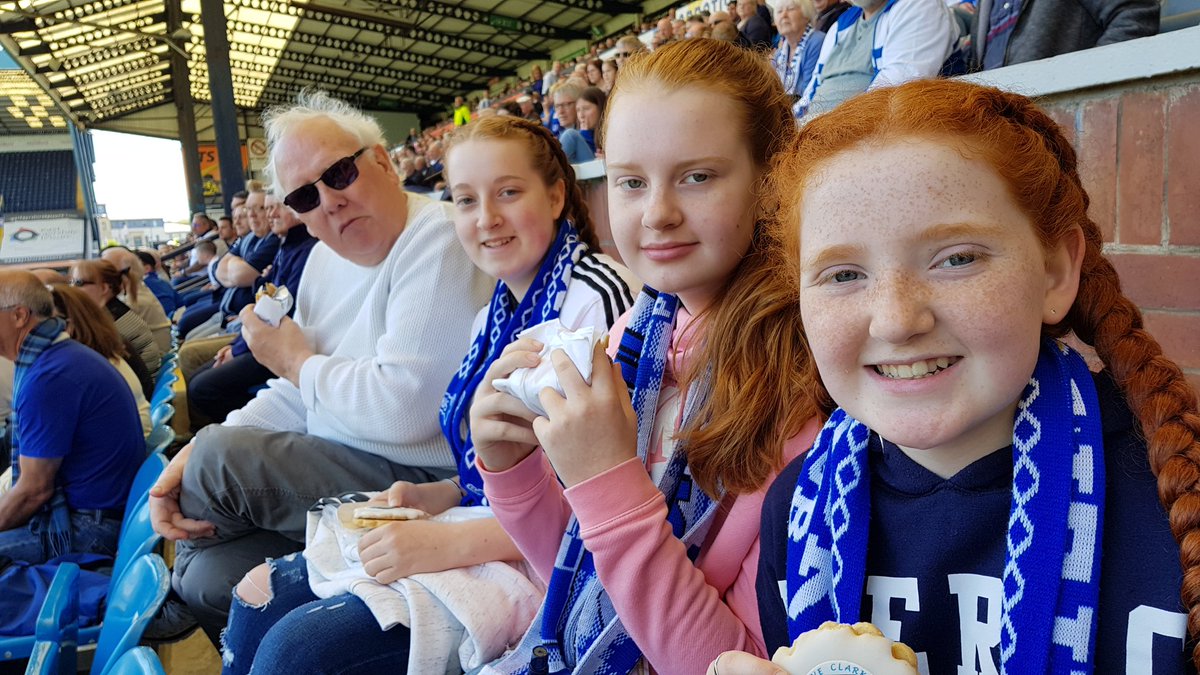 jmdodds79's tweet photo. Enjoying the last game of the season grandad teaching his granddaughters all about killie. Enjoying a killie pie and empire biscuit #wearekillie #JoinTheRevival @OfficialKillie https://t.co/k9tRDT9YgU