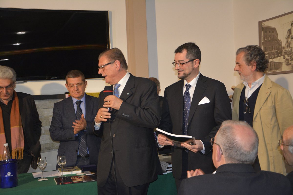 edexlibris's tweet image. Carlo Guidotti, 12 maggio 2018, Premio "Vincenzo Mortillaro" per l'editoria: ringrazio il prof. Tommaso Romano per avermi assegnato questo prestigioso riconoscimento per le mie attività legate all'editoria ed alla comunicazione.
#carloguidotti #edizioniexlibris #referencepost