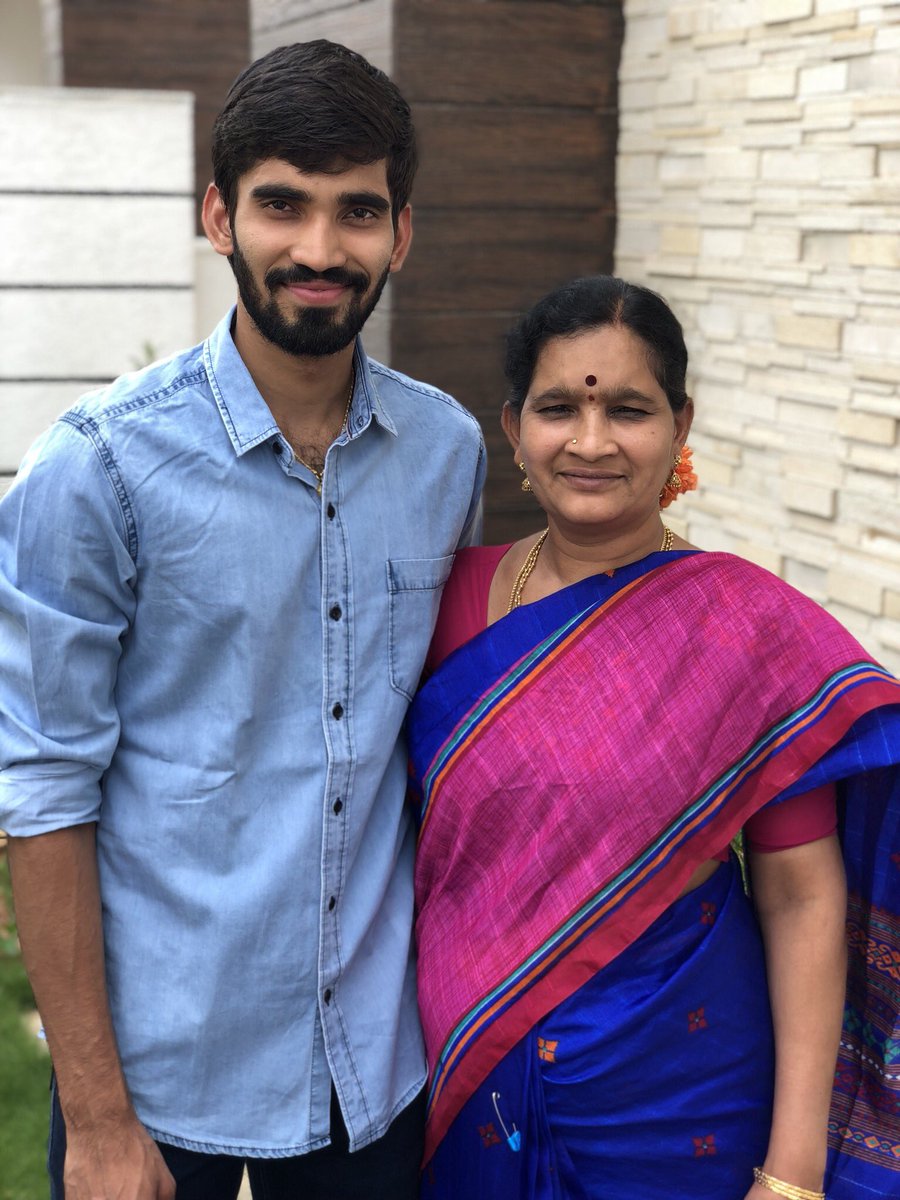 srikidambi's tweet photo. It was not just my dream to the world’s number 1 player. My mom lived my dream too. Showing my love and respect for her by participating in the #OnlyAMomCanDo contest. Have you participated yet? #bankofbaroda https://t.co/8x7BmnKmEN