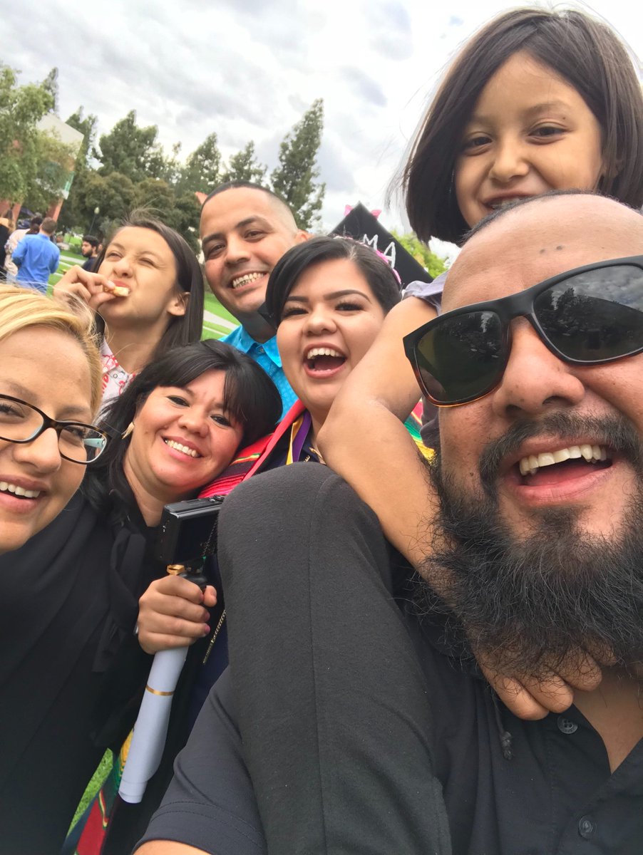 labonitachinita's tweet photo. Love my family. Thank you for the support #latingrad @WhittierCollege #grateful https://t.co/N1C0qgjFCP