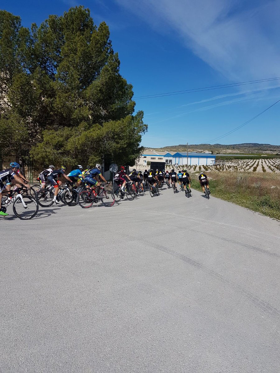 emergenciasmula's tweet photo. Colaboramos junto policia local de #mula en la mañana de hoy domingo al paso por la pedanía de #yechar la la marcha ciclista ‘ ruta de la conserva ‘ https://t.co/D8Bjjwc4Vh