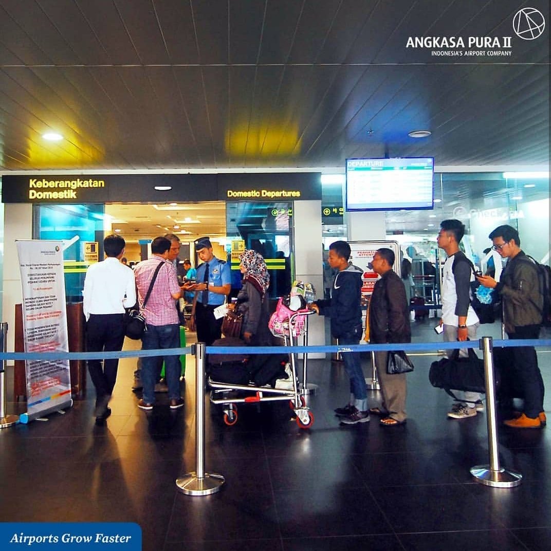 INJairports's tweet photo. Keselamatan penerbangan diawali dengan kerjasama kita bersama menerapkan aturan penerbangan. Selamat sampai tujuan untuk kembali beraktifitas besok Tweeps. Safety First!! https://t.co/SNVZHITgSK