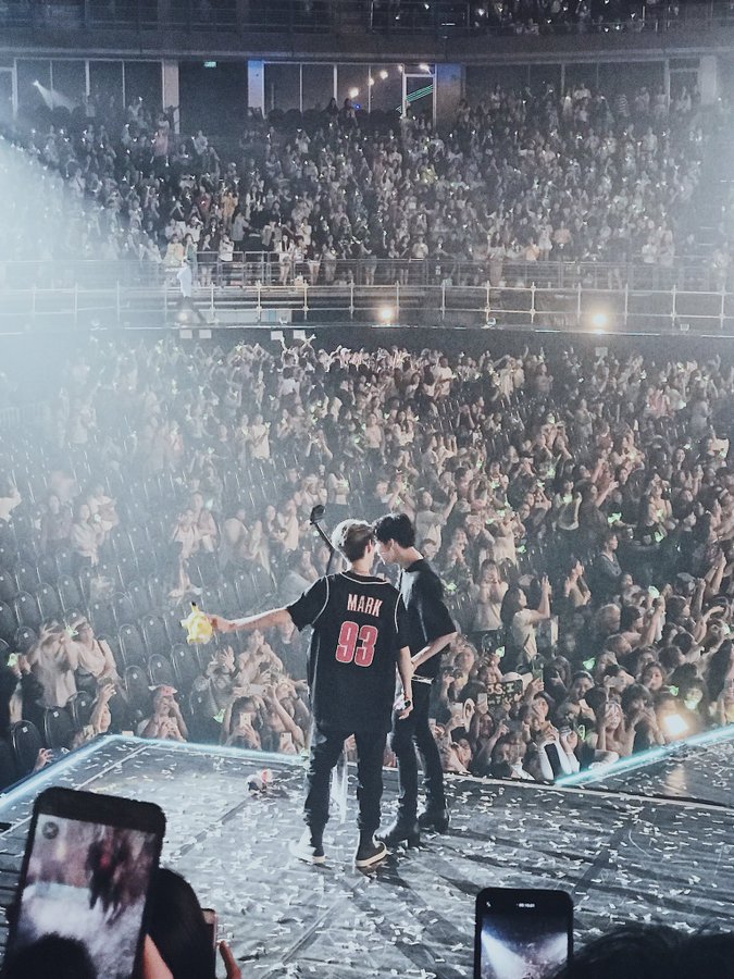Gingking_007's tweet photo. ชอบรูปนี้มาก เหมือนมีพยานรักมากมาย😍😍😍😍
#MarkBam
*ขออนุญาตเจ้าของรูปนะ หาเครดิตไม่เจอ 
ตอนเซพคือเซพรัว ๆๆ มาก5555* https://t.co/ZRERuGlWef