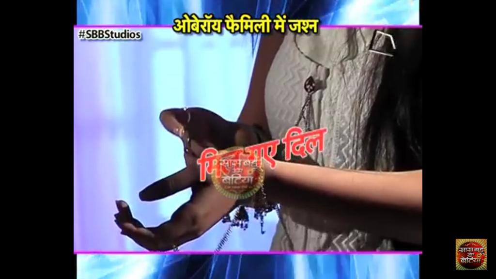 NitzwhoNitzwhy's tweet photo. #Ishqbaaaz  why were these scenes not shown of shivaay fixing anika's bracelet? https://t.co/UPlMHn3NQc