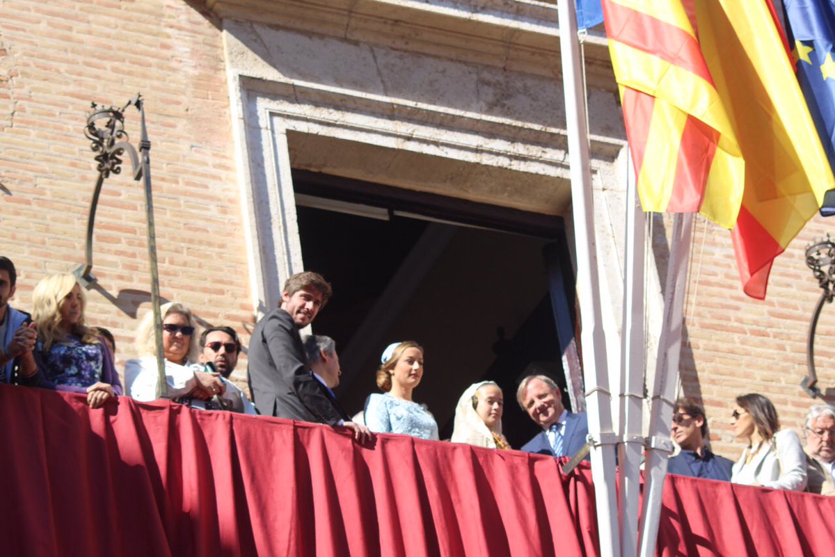 jcmoraguesf's tweet image. #ViscaLaMareDeDéu #emoció #devoció per la #Geperudeta Hui en la Missa d’Infants, els valencians entregats a la seua Patrona. Un #orgull estar un any més al seu costat.