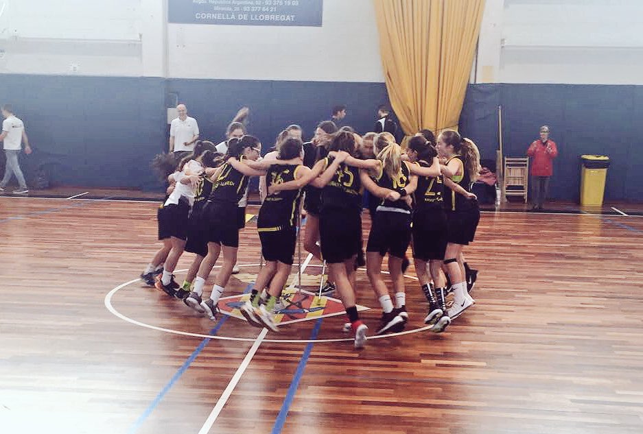 ASRBasketAlmeda's tweet photo. 🏀 #IF3ALM 61 - @basquetmanlleu 59

#adnAlmeda #jornadaAlmeda #basketAutèntic https://t.co/Grl8QYsnXQ