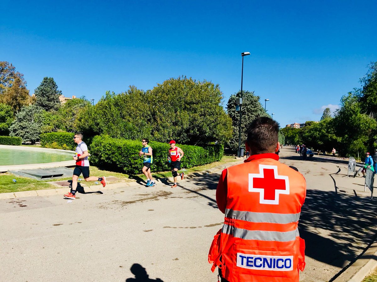 CruzRojaZgz's tweet photo. #MaratonZaragoza #Zaragoza #PreventivosCruzRoja colabora en la atención de corredores y público en general. Gracias #voluntariado. Todos han madrugado, a pesar de #Eurovision https://t.co/385Kiwjbgh