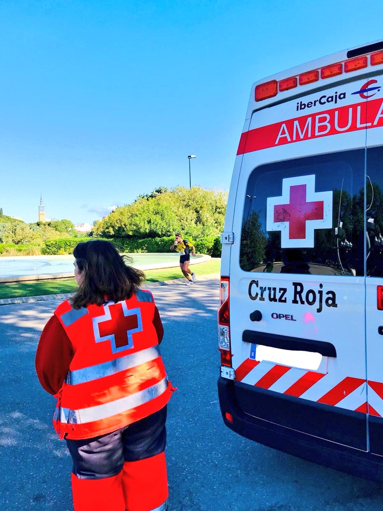 CruzRojaZgz's tweet photo. #MaratonZaragoza #Zaragoza #PreventivosCruzRoja colabora en la atención de corredores y público en general. Gracias #voluntariado. Todos han madrugado, a pesar de #Eurovision https://t.co/385Kiwjbgh