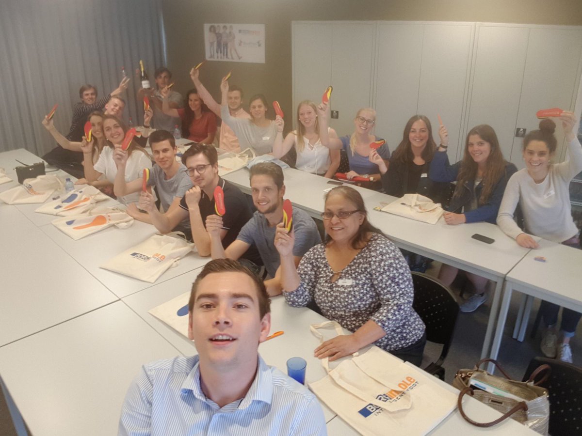 Paul_BORGinsole's tweet photo. 20 gemotiveerde #arteveldehs #podologie studenten ondergedompeld in podologie praktijk van de toekomst...It's all in the #podoCLOUD zelf zolen in 3D designen video rapporten maken....geen geheimen meer voor deze toekomstige voet specialisten @BorgionsFlorian @BGinsole @GSioncke https://t.co/8gYrSx2L66