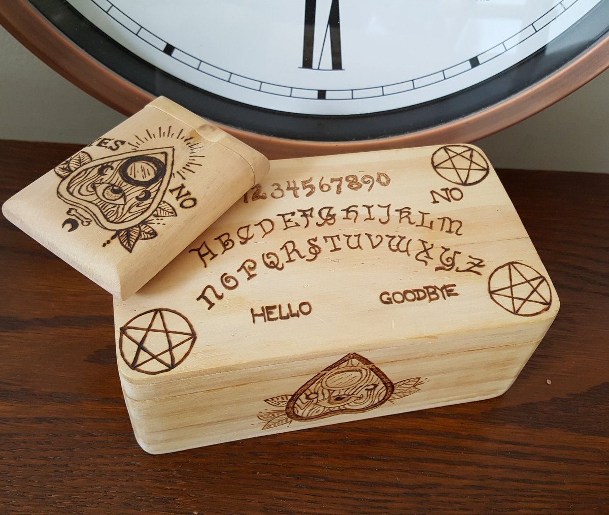 awomanswork39's tweet photo. Adorable spirit board stash box and matching dug out pipe, xxx
#smokersclubfest #Cannabis #420friendly #420day #420shouldbeanationalholiday #stashbox https://t.co/y83t6CAsOA