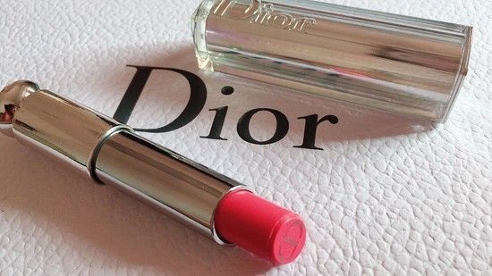 atcosmenet's tweet photo. #Dior で購入した限定リップアイテムが可愛い❤️

🔎https://t.co/Li8LsfDQMi

つけた感触は凄くひんやり🍧な #ブルーマキシマイザー と薄づきだから素の唇がキュートな人に見えちゃう #アディクトリップスティック の限定色『ピンクドロップ』この可愛さは必見です😍✨

#アットコスメブログ https://t.co/UgVb5Iu5k4