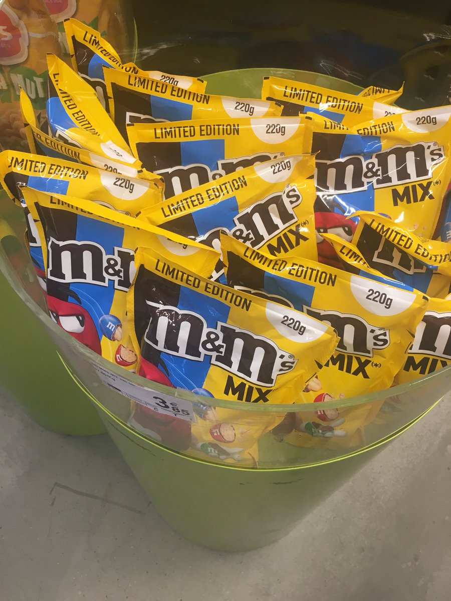 De M&amp;M’s zijn er klaar voor ... Club Brugge kampioen #BluvnGoan