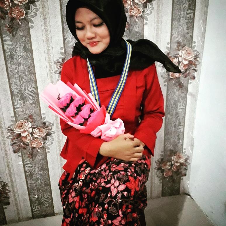 kusnaeniAS's tweet photo. Dan aku keliatan cantik😂 https://t.co/saqeCBxpcQ