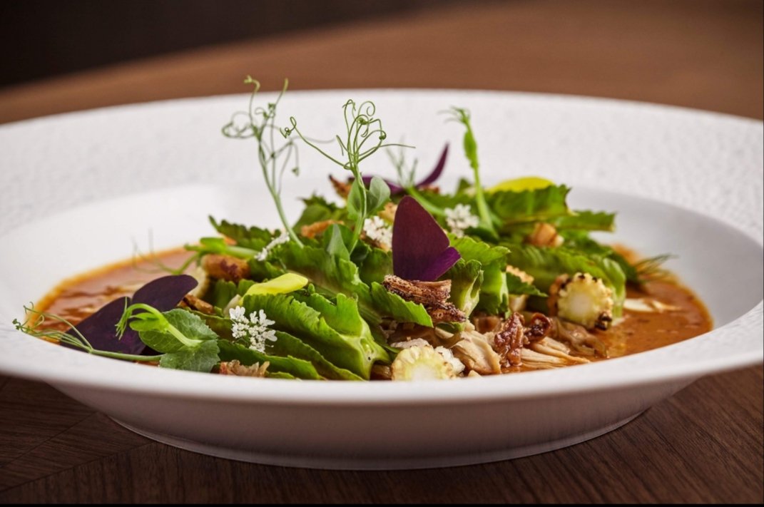 ChefJasonBailey's tweet photo. Fermented wing bean salad with nutmeg smoked guinea fowl, char-grilled young corn and our own freshly made chilli paste

#asiasbestfemalechef #Asias50Best #Worlds50Best #michelinguidebangkok #michelinguide #michelinstar #chefbeesatongun #modernthaifood #thaifood #pastebangkok https://t.co/iyzWLjBFFl