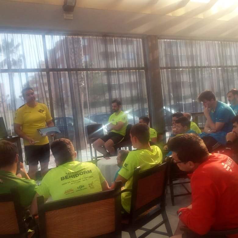 LuisParro3's tweet photo. Ya estamos en camino..... Último empujón, tenemos que jugar una final, un último paso para conseguir un premio que nos hemos currado durante toda la temporada .... Vamos señores, a por todas!!!!!
#Partisanos #equipo #vamosAconseguirlo #remamosjuntos https://t.co/RnXQj2qGFQ