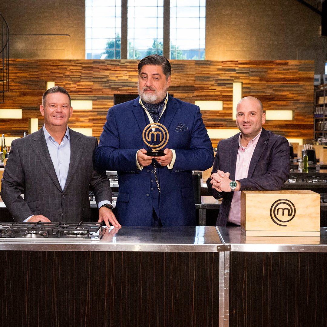 MattsCravat's tweet photo. Rules, schmools... #mysterybox #goldenM @masterchefau https://t.co/UigE6GvaIN