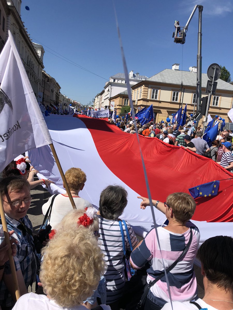 KOD_Czewa's tweet photo. #MarszWolności #12maja2018 #protest #MarszEuropejski #KOD #grupalokalnaCzęstochowa https://t.co/pgOYvMA9pe
