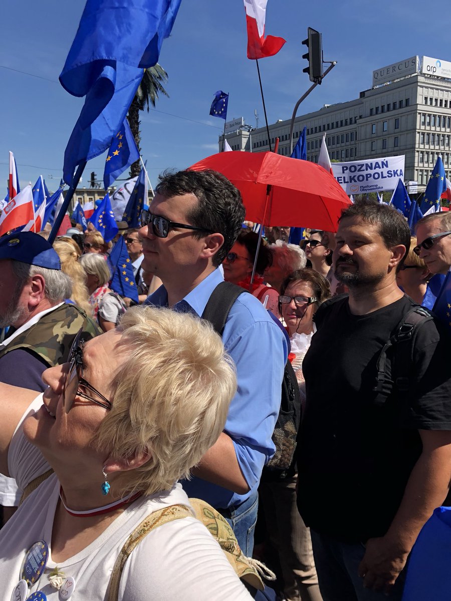 KOD_Czewa's tweet photo. #MarszWolności #12maja2018 #protest #MarszEuropejski #KOD #grupalokalnaCzęstochowa https://t.co/pgOYvMA9pe
