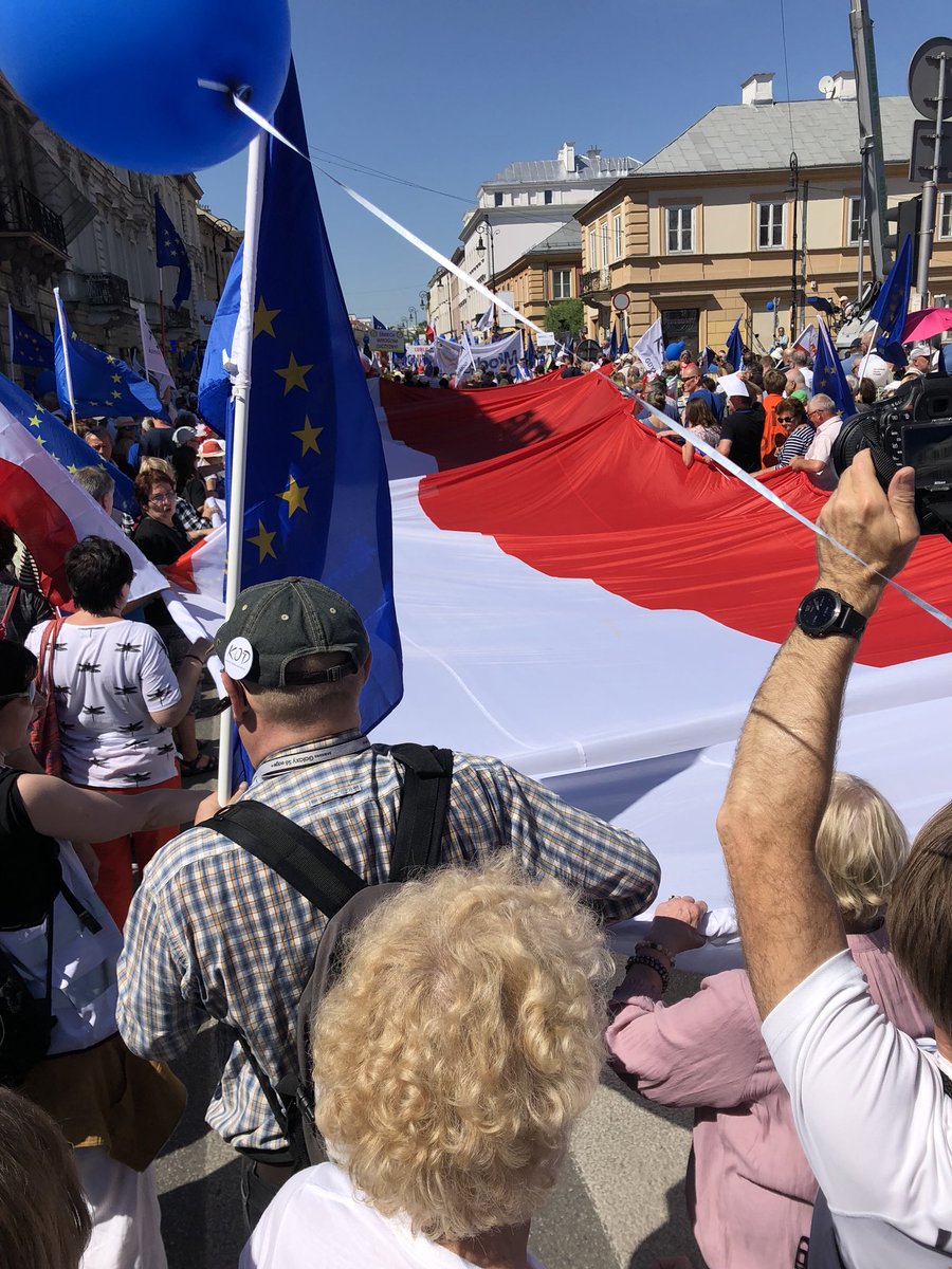 KOD_Czewa's tweet photo. #MarszWolności #12maja2018 #protest #MarszEuropejski #KOD #grupalokalnaCzęstochowa https://t.co/pgOYvMA9pe