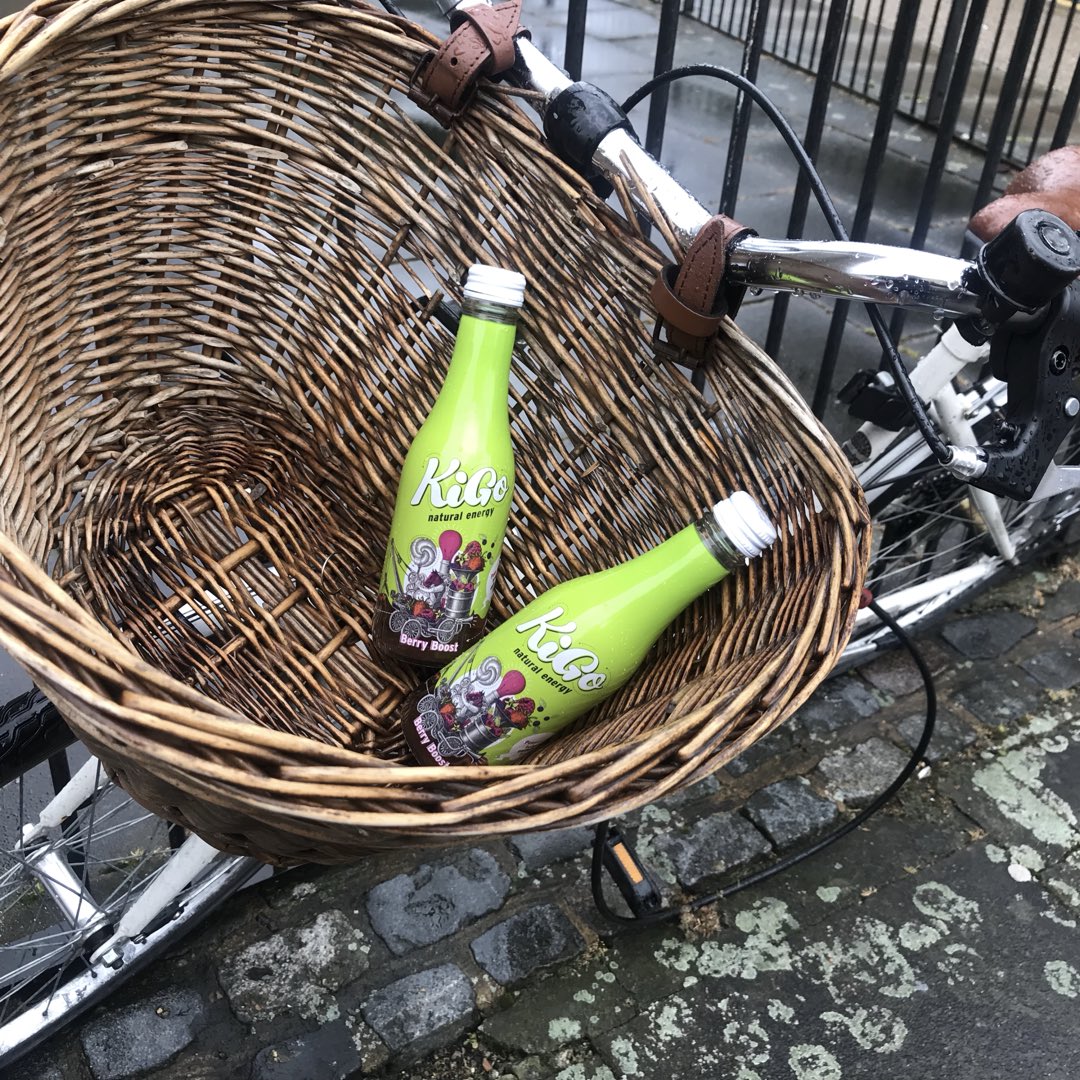 KiGoLife's tweet photo. Happy #Sunday #funday! The @KiGoLife screw top lid, unlike a can means you can take it with you and drink at your leisure. Savour the refreshing fruits and refueling as you need #kigorevolution #cycling #london #family #summer #summervibes https://t.co/upW3TvrRbp