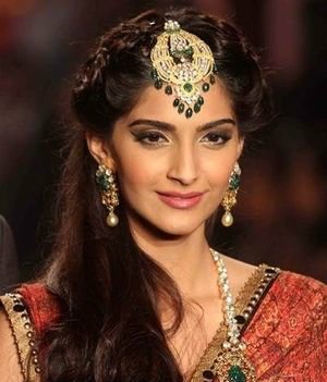 wed_amor's tweet photo. A little something we wrote recently: How to Select Best Jewellery Match-Ups For Different Face Types https://t.co/rGy5mCPXiA #Hollywood #BeautyMakeup #Accessoriesforfacetypes #TheOval #JewelleryMatching #PunjabiLanguage #Faceshape #FaceTypes #Bestbridaljewellery https://t.co/06lGmFzFs3