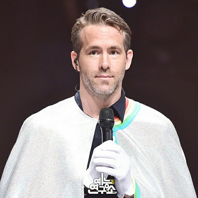 What The Kpop tweet media