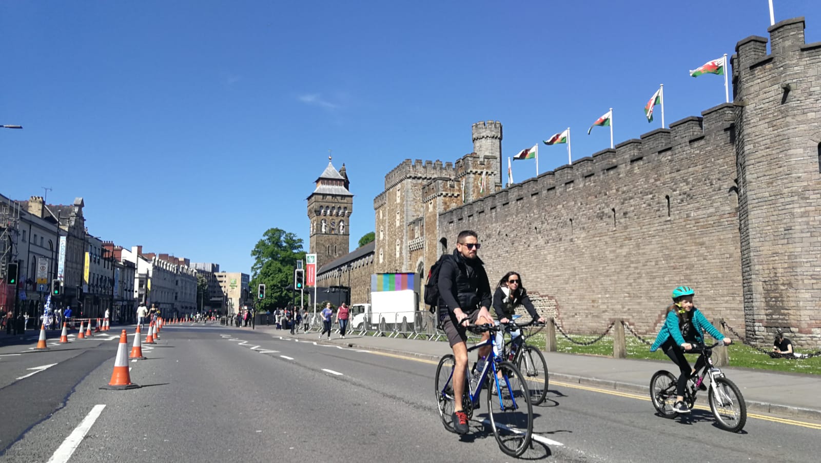 WalesOnline🏉 on Twitter: "Live updates as Cardiff roads are blocked off for Car Free Day https ...