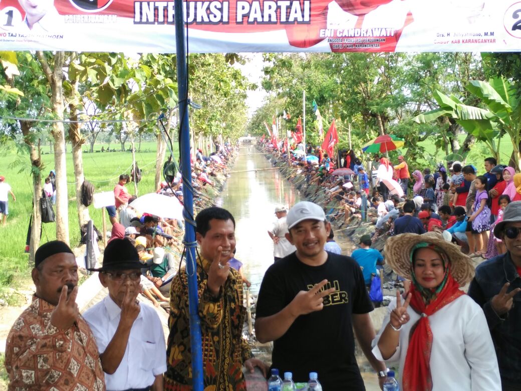 Enicandrawati1's tweet photo. Mancing bersama bp rober di dk jati ds jati
#KandangBant3ng https://t.co/yMgrQyHGTY